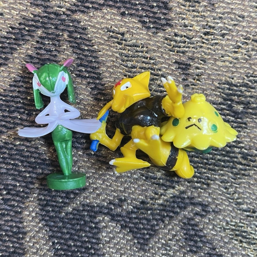 Vtg 2006 RL/W Pokemon Kirlia Shroomish Kadabra 1" Mini Figures Lot Of 3